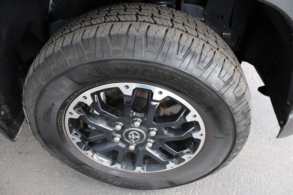 2025 Toyota TUNDRA 4X4 SR5