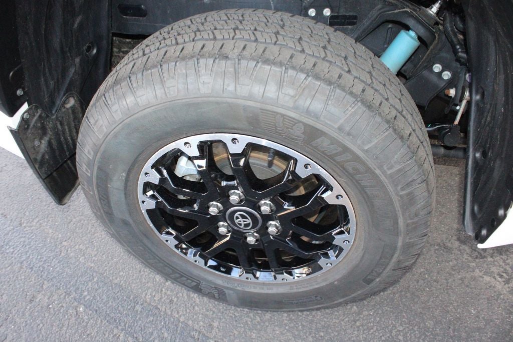 2025 Toyota TUNDRA 4X4 SR5