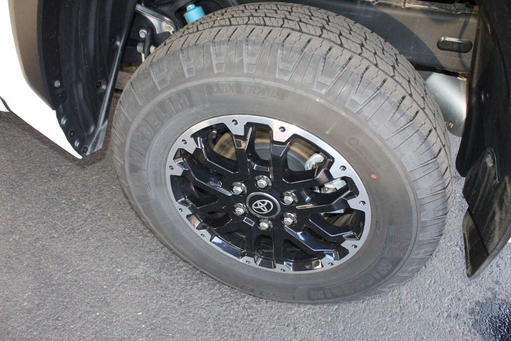 2025 Toyota TUNDRA 4X4 SR5