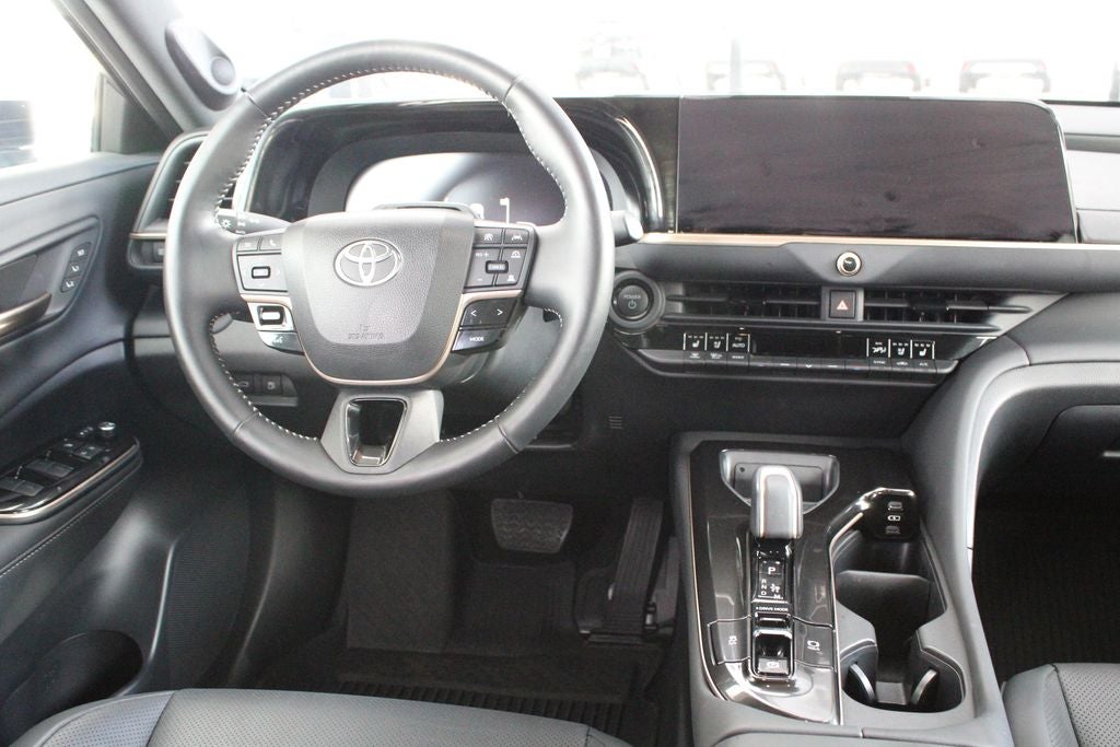 2025 Toyota CROWN Platinum