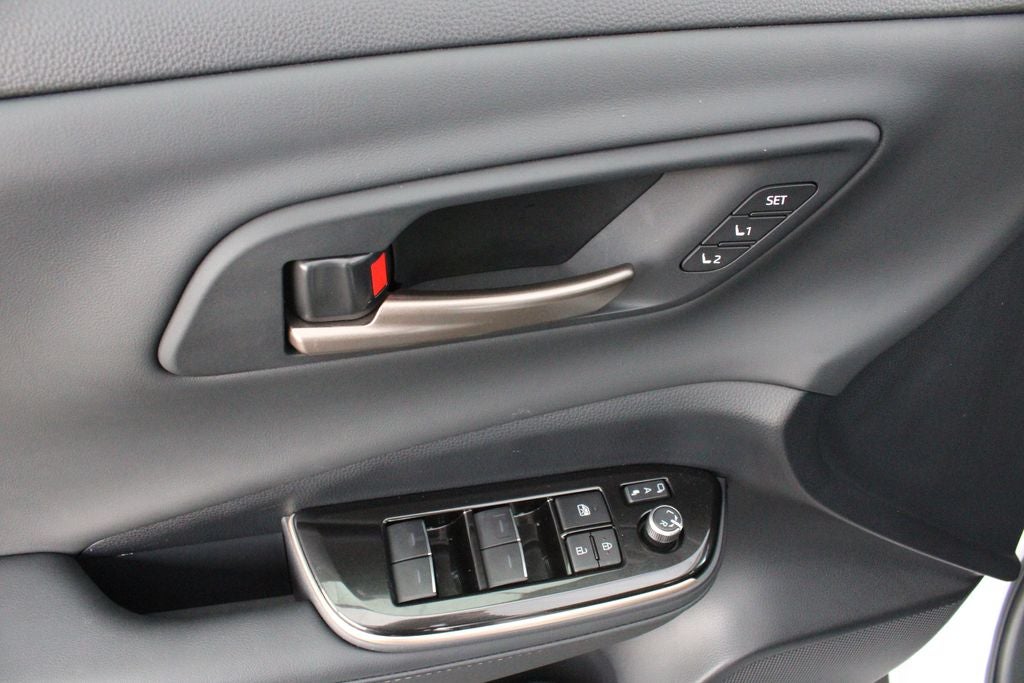 2025 Toyota CROWN Platinum