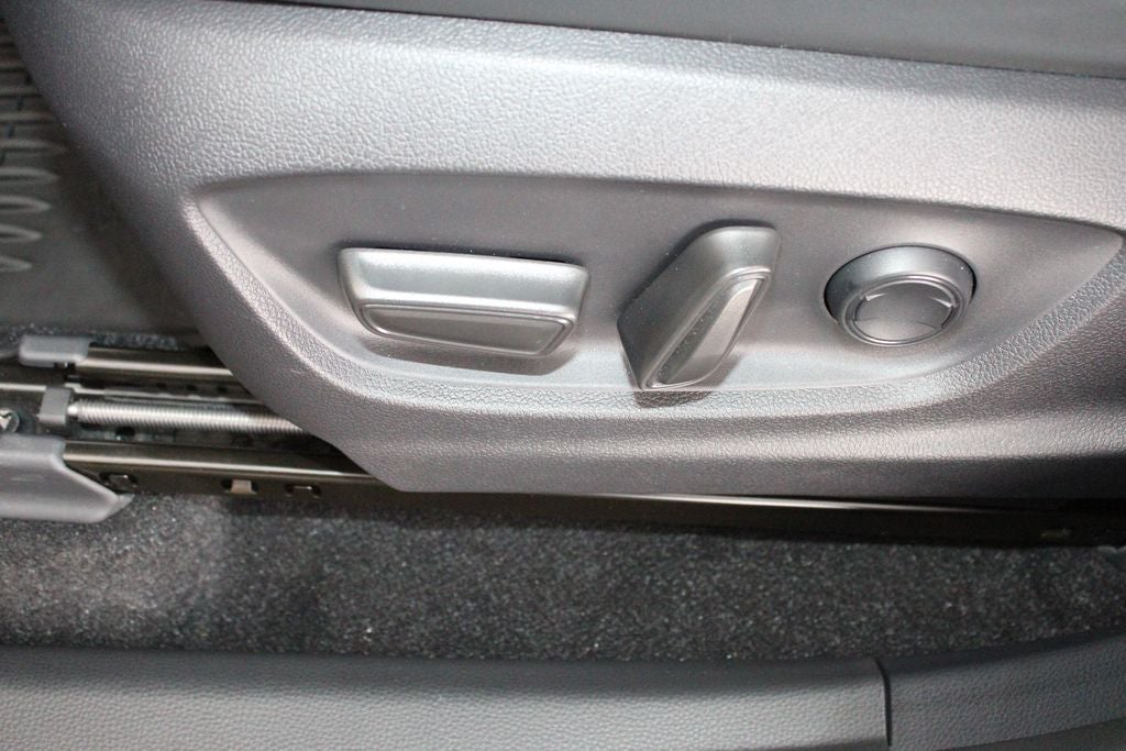 2025 Toyota CROWN Platinum