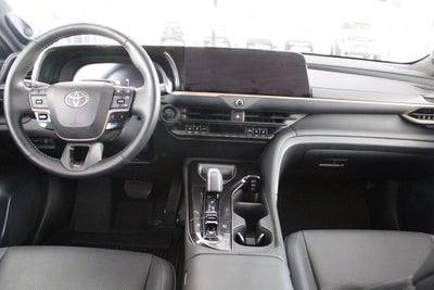 2025 Toyota CROWN Platinum