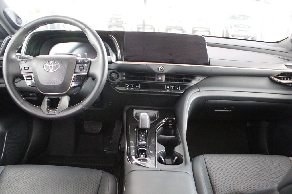 2025 Toyota CROWN Platinum