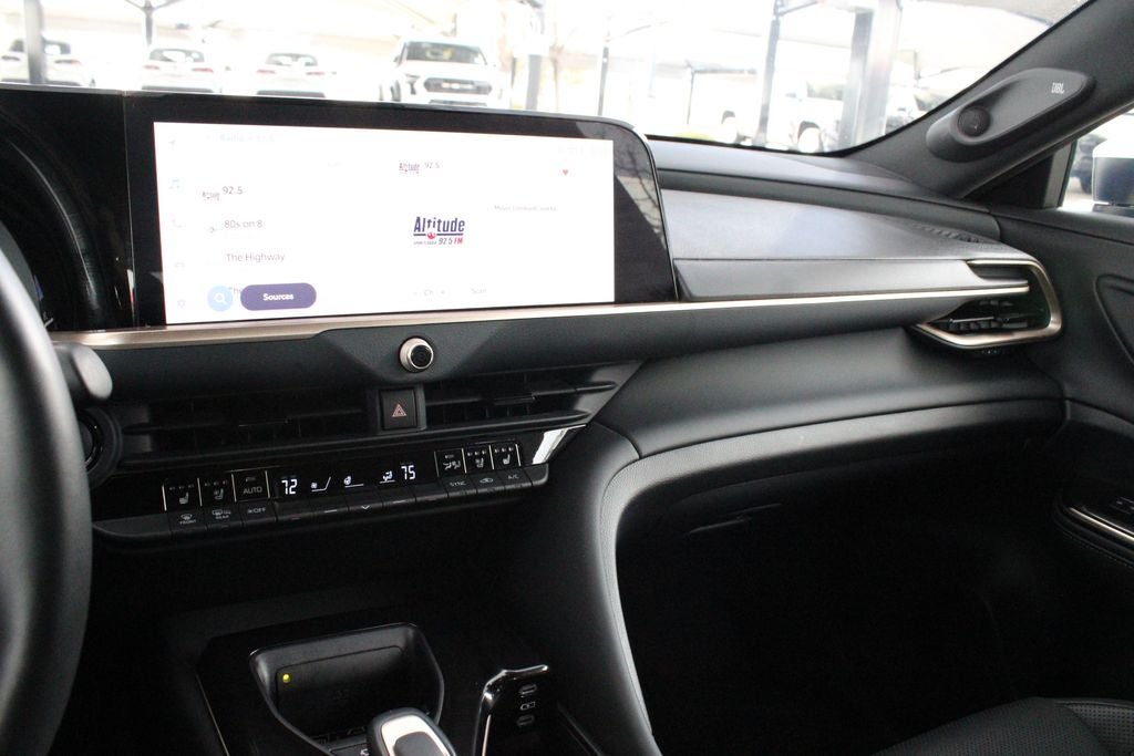 2025 Toyota CROWN Platinum