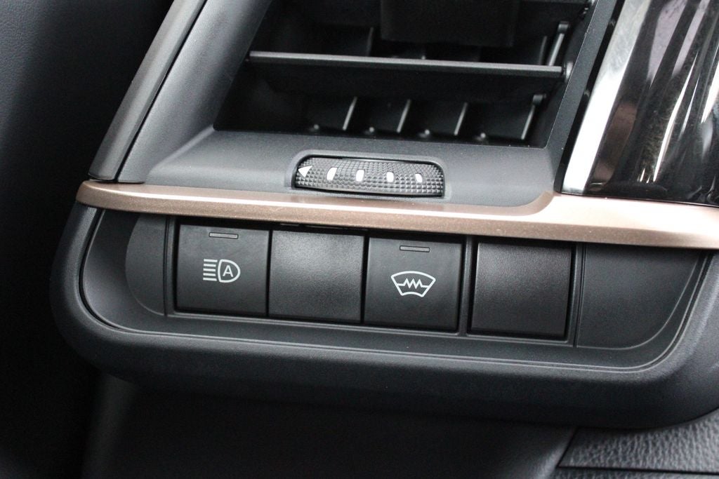 2025 Toyota CROWN Platinum