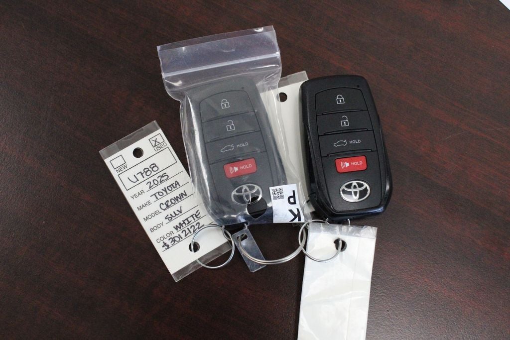 2025 Toyota CROWN Platinum