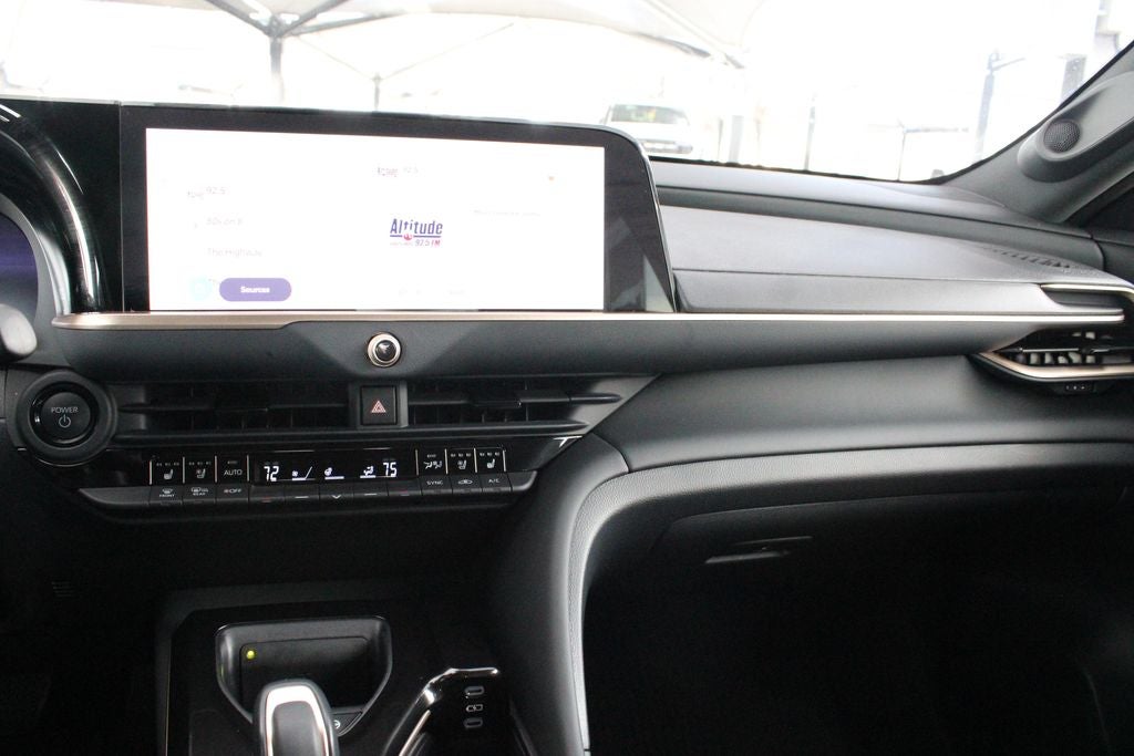 2025 Toyota CROWN Platinum