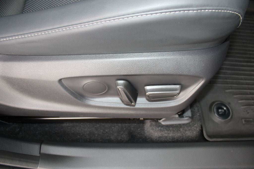 2025 Toyota CROWN Platinum