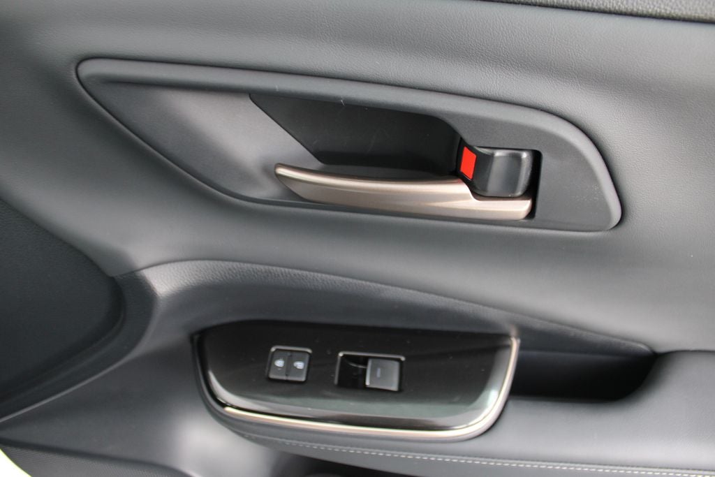 2025 Toyota CROWN Platinum