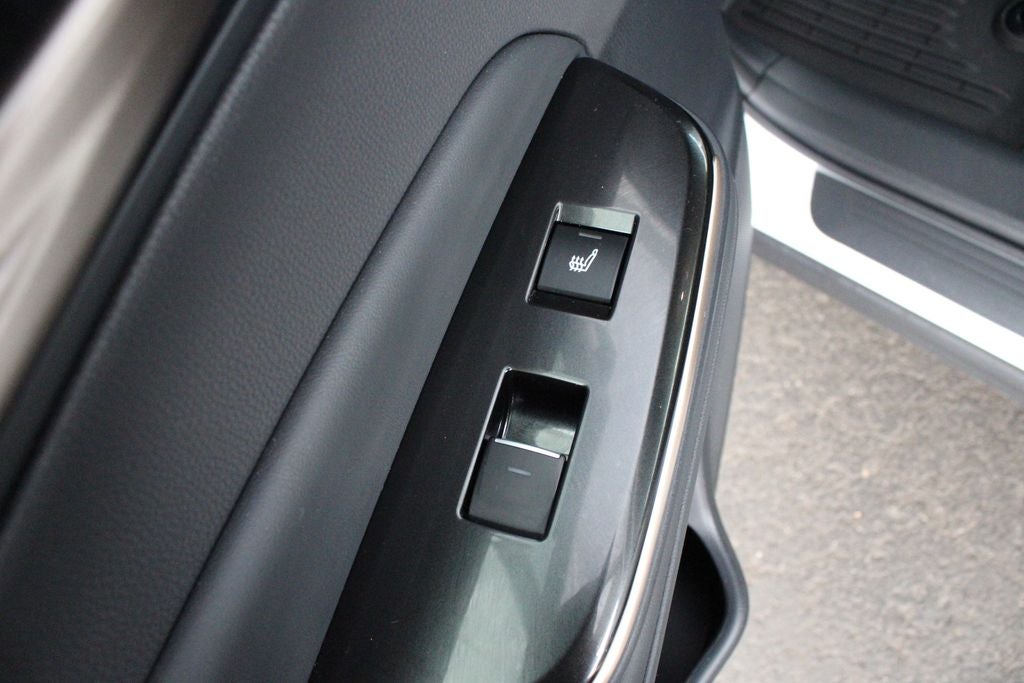 2025 Toyota CROWN Platinum