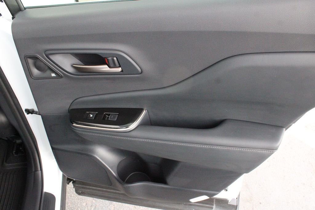 2025 Toyota CROWN Platinum