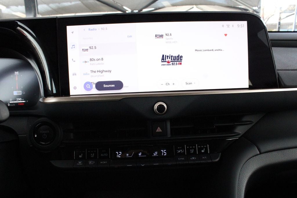 2025 Toyota CROWN Platinum