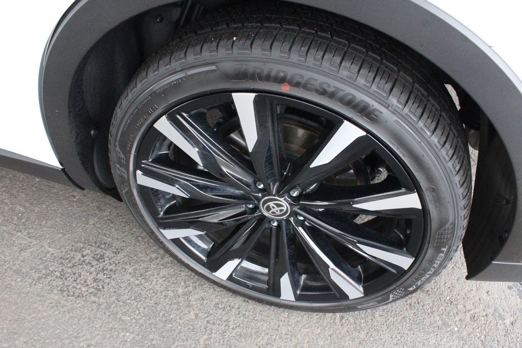 2025 Toyota CROWN Platinum