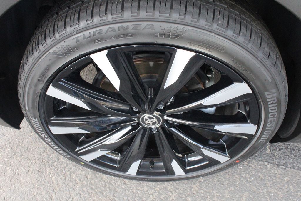 2025 Toyota CROWN Platinum