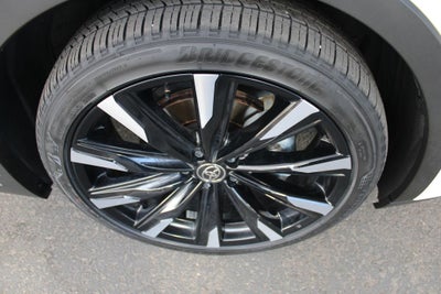 2025 Toyota CROWN Platinum