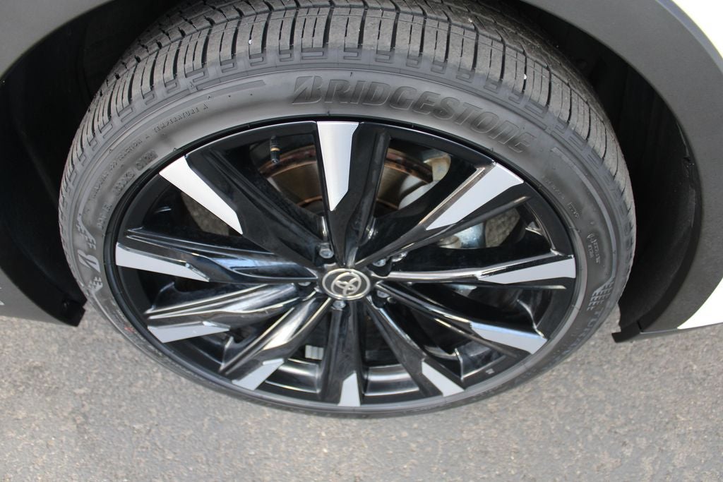 2025 Toyota CROWN Platinum