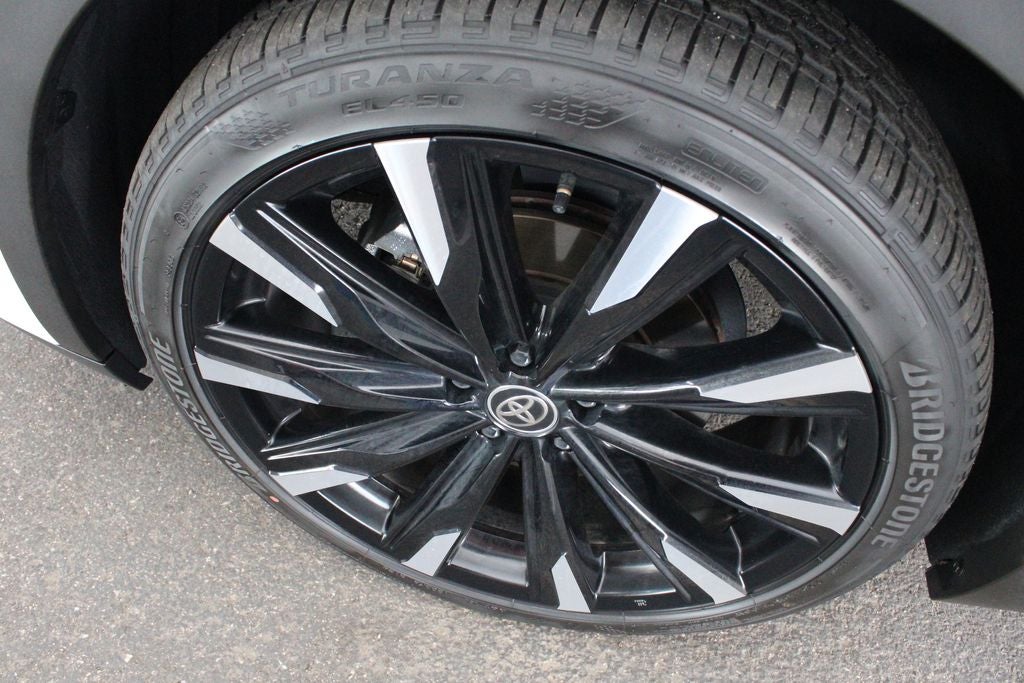 2025 Toyota CROWN Platinum