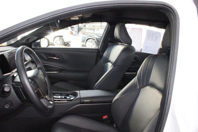 2025 Toyota CROWN Platinum