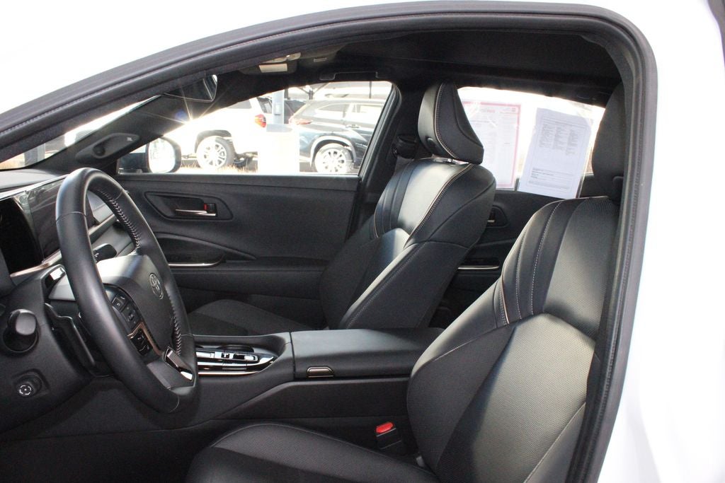 2025 Toyota CROWN Platinum