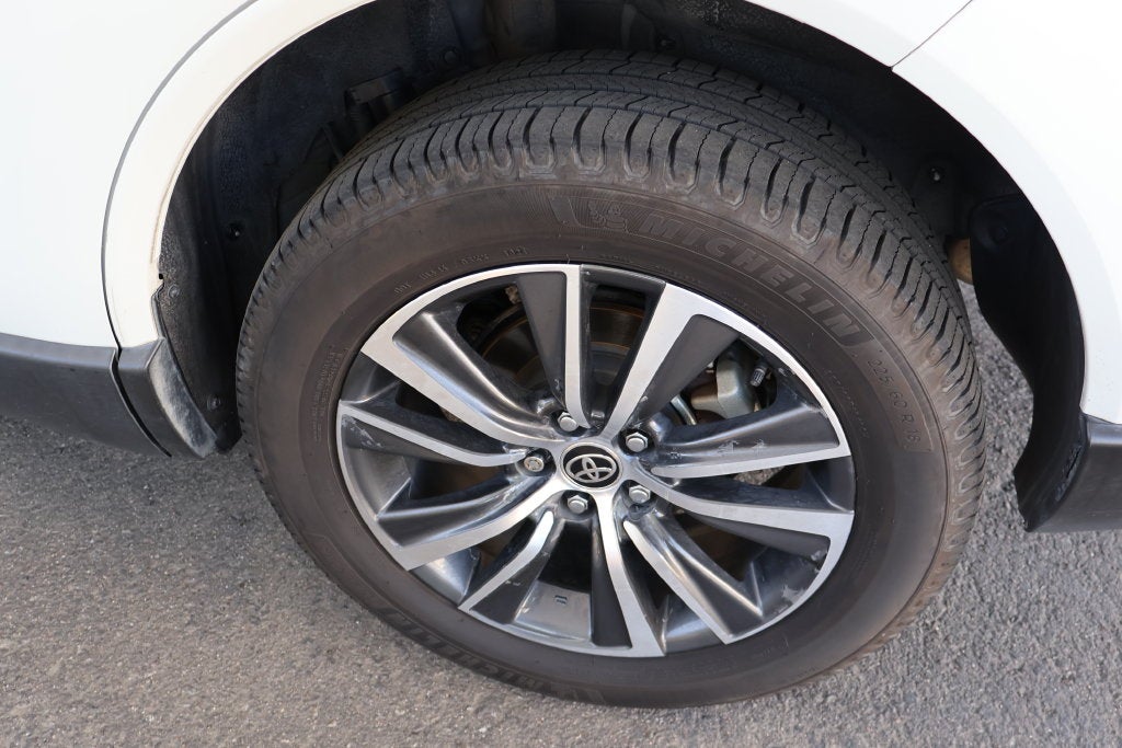 2023 Toyota Venza LE