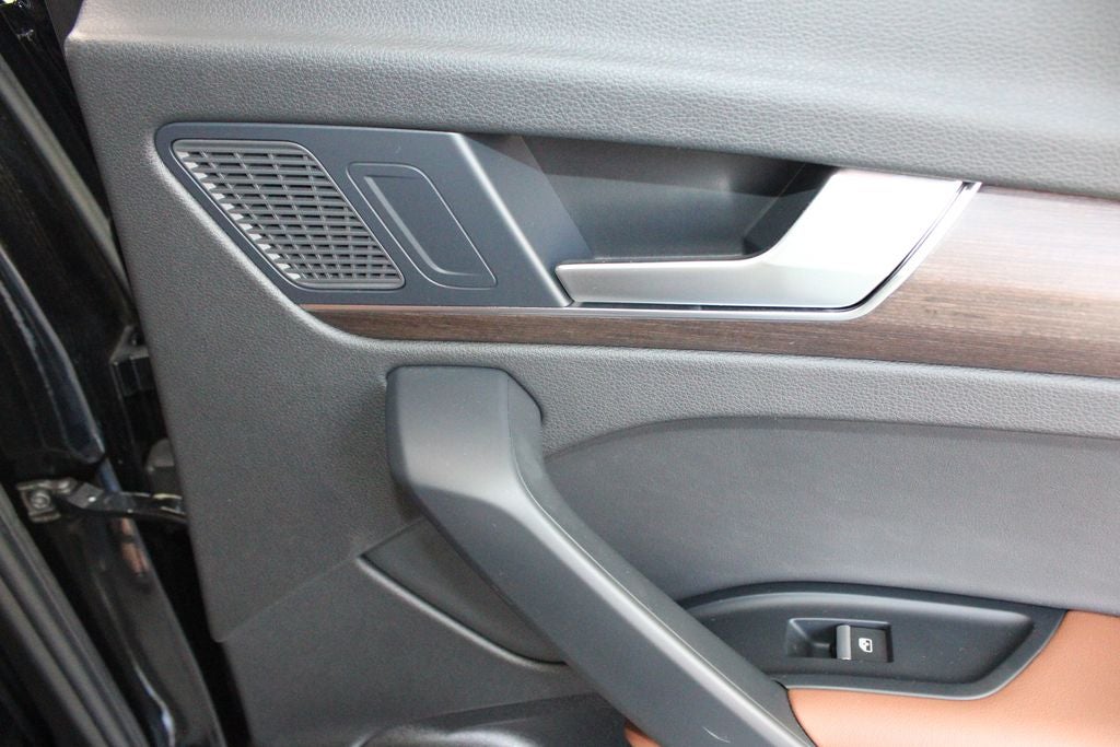 2023 Audi Q5 45 S line Premium quattro